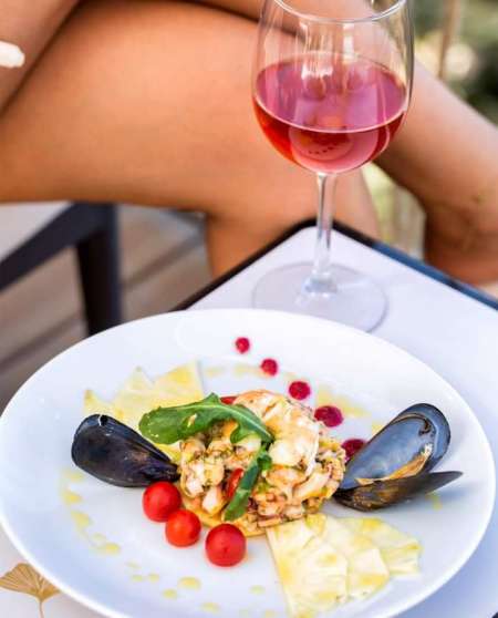 Photo ads/1880000/1880253/a1880253.jpg : Cherche une lesbienne