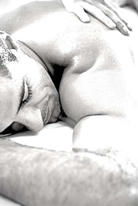 Photo ads/2079000/2079715/a2079715.jpg : Massage erotique integral pour HOMME
