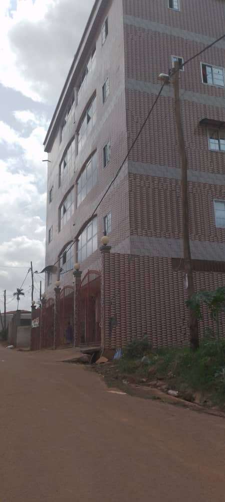 Photo ads/2322000/2322531/a2322531.jpg : Immeuble � vendre au cameroun