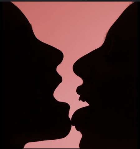 Photo ads/2518000/2518010/a2518010.jpg : Plan sexuel � 3 avec 2 femme fontaine