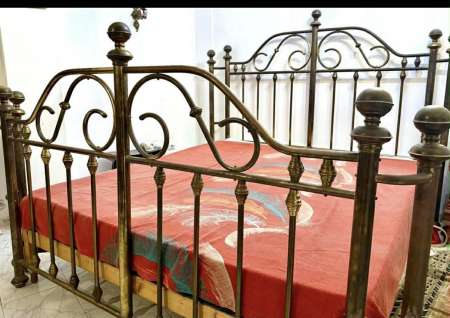 Photo ads/2555000/2555546/a2555546.jpg : Meuble piano des annee 50 lit cuivre deux place