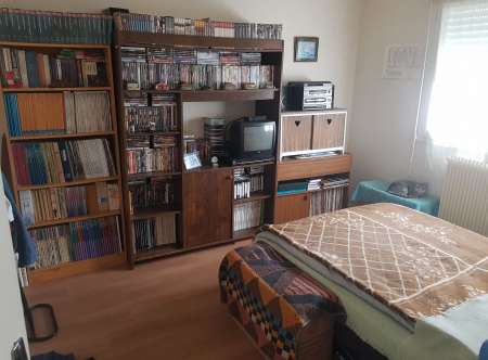 Photo ads/2655000/2655920/a2655920.jpg : Pr tres JF en galere cherchant un toit o� dormir