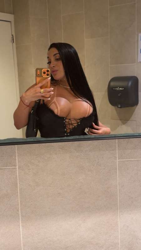 Photo ads/2658000/2658417/a2658417.jpg : Br�silienne corps bronz�e passe Guadeloupe