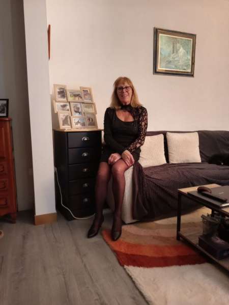 Photo ads/2659000/2659518/a2659518.jpg : ELENA femme COUGAR