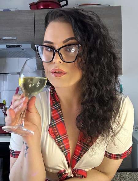 Photo ads/2659000/2659830/a2659830.jpg : Belle Tania Portugaise eff�min�