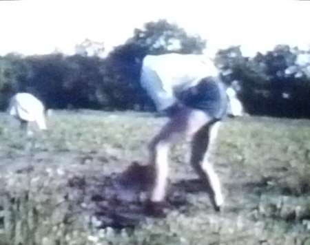 Photo ads/2660000/2660410/a2660410.jpg : Je recois la fess�e devant ma compagne sans sexe