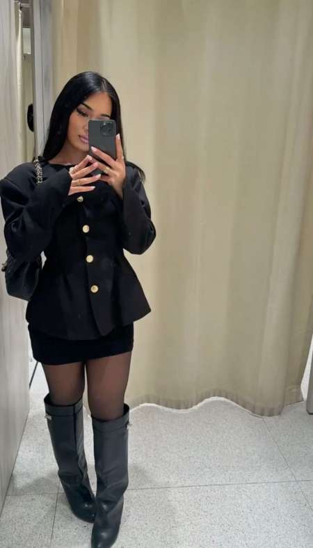 Photo ads/2660000/2660784/a2660784.jpg : Jeune �tudiante cherche money slave