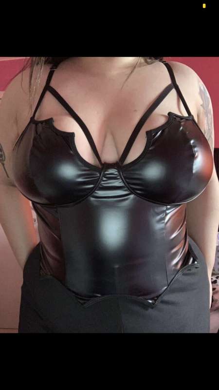 Photo ads/2661000/2661280/a2661280.png : MAITRESSE DILATATION ET DOMINATION