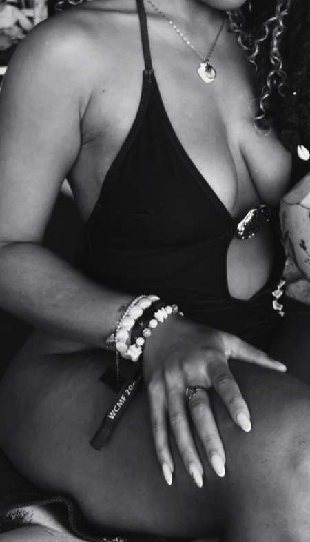 Photo ads/2661000/2661663/a2661663.jpg : Femme �l�gante et naturellement raffine�